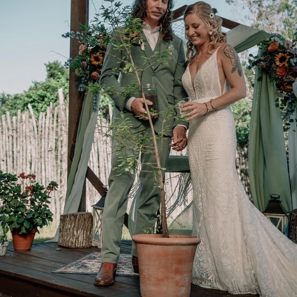 Beautiful boho wedding dress for sale! - Picture 7 of 11